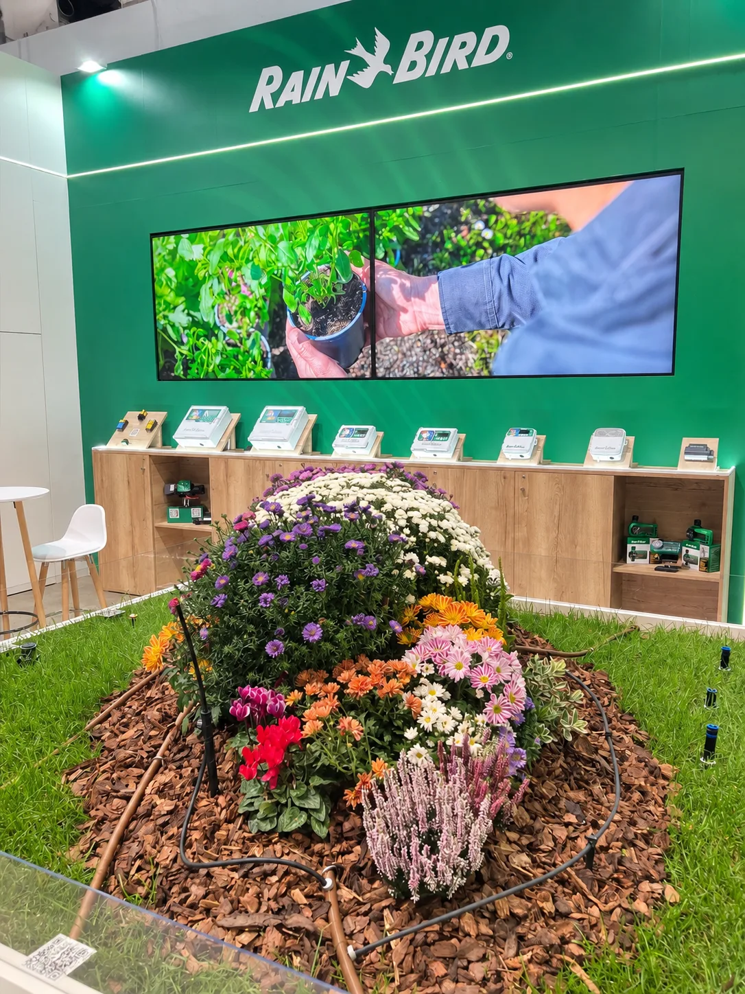 Jardinière Dripline et contrôleurs de gestion d'arrosage.
