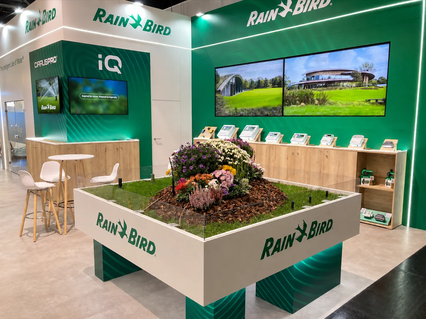 Du vrai gazon et des vraies plantes ! Arrosage durant toute la durée salon assurée par Brystand Event