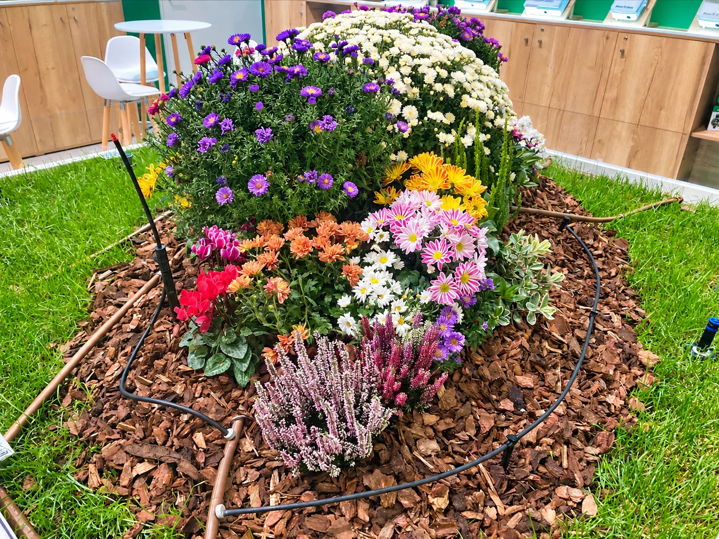 Une vraie jardinière pour découvrir les produits en conditions réelles. Composition florale réalisée par Brystand Event !